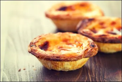Comment se nomment ces petits flans entourés de pâte feuilletée ?