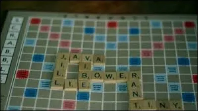 Combien de cases poss&egrave;de un Scrabble ?