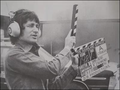 Même si je suis ici clapman, ce n'est pas mon métier. La photo me montre à mes débuts, je suis depuis devenu très connu et très puissant. Quel est mon métier ?