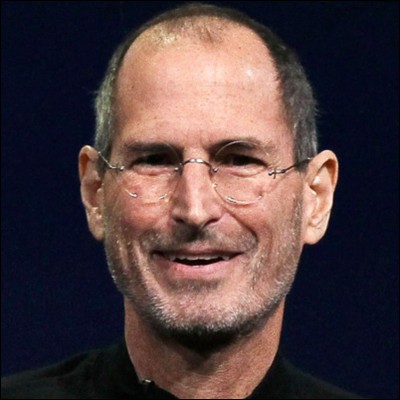 Steve Jobs présente, après des mois de rumeurs et de spéculations, le tout premier "iPhone" le...