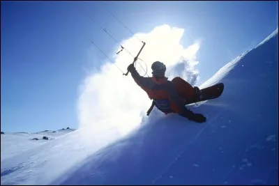 Je suis le cousin du kitesurf. Qui suis-je ?