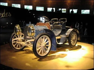 Quelle marque de véhicule, inspirée du prénom de sa fille, est déposée en 1902 par Emil Jellinek pour le constructeur Daimler ?