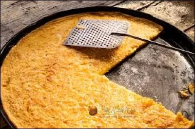 Que devient la crêpe nommée "socca" à Nice, quand elle passe la frontière italienne ?