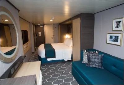 Un étage plus bas, le navire est doté d'une quarantaine de pièces comme celle-ci, pour nos invités. C'est...