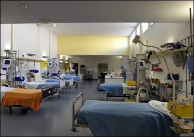 En cas d'urgence médicale, le navire dispose : d'une salle de radiologie, d'un cabinet dentaire, d'un bloc opératoire, d'une salle de soin et d'une chambre de repos avec 6 lits. C'est la partie...