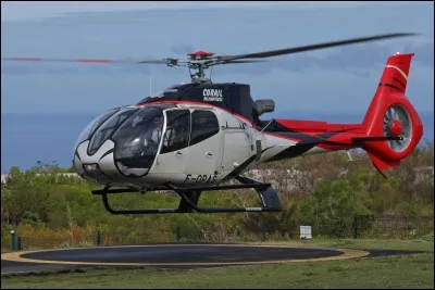 La visite est enfin terminée ! Alors ça vous a plus ? Avant de nous dire au revoir, que diriez-vous de vous diriger au bar pour prendre un délicieux milk-shake ? C'était bon, n'est-ce pas ? Vous allez prendre notre aéronef pour regagner votre destination sur terre. Une dernière question ; comment s'appelle cet engin ?