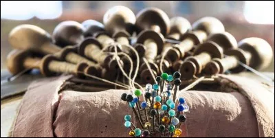 Quelle ville de Belgique est célèbre pour sa dentelle ?