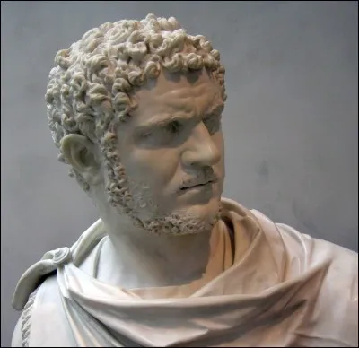 En quelle année est promulgué l'édit de Caracalla ayant pour effet d'accorder la citoyenneté à tous les hommes libres de l'empire ?