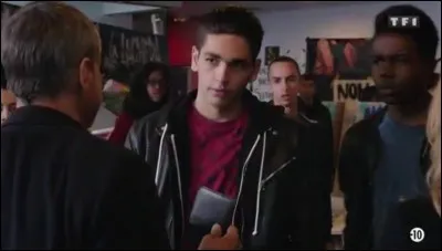 Dans quelle rue se situe la "Maison des jeunes" où Noah allait parfois faire des animations ?