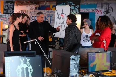Dans quel épisode et quelle saison, Alice et Fred se retrouvent-ils chez les "FEMEN" ?