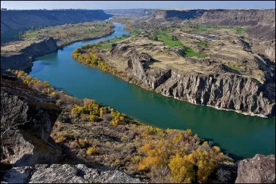 Dans quel pays coule la Snake river ?