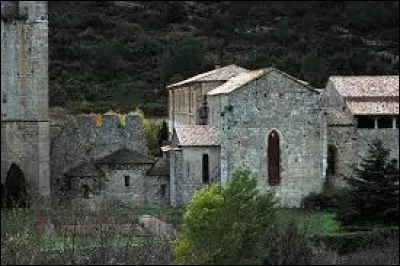 Je vous emmène en Occitanie, à Massac. Petit village de 30 habitants, dans le massif des Corbières et dans l'arrondissement de Narbonne, il se trouve dans le département ...