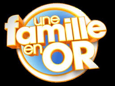 Qui a présenté le jeu télévisé "Une Famille en Or" de 2007 à 2014 sur TF1 ?