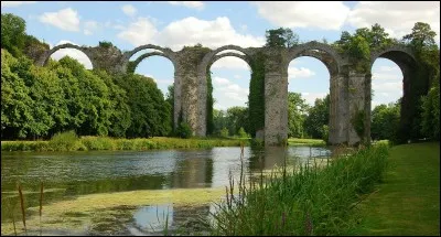 Comment s'appelle l'homme ayant chanté "Le Loir-et-Cher" ?
