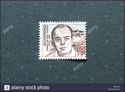 Qu'a retrouvé un pêcheur dans ses filets ayant appartenu à Antoine de Saint-Exupéry ?