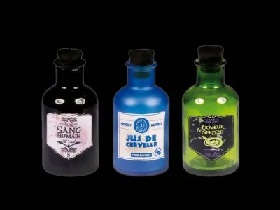 Tu as devant toi trois potions, et la possibilité d'en boire une. La noire changera ton passé pour effacer tout ce que tu n'aimes pas dedans, la bleue améliorera ton présent, en te rendant la vie meilleure, et la verte modifiera ton futur, en ne t'assurant que de la réussite. Laquelle choisis-tu ?