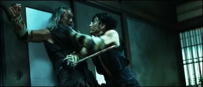 Qui gagne la bataille entre Okina et Aoshi ?