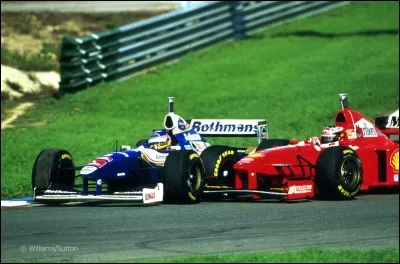 Finale : même temps aux qualifs. Au départ, Jacques poursuit...
'' Quel con'' dira Lafite sur TF1 ! Le Figaro publiera '' Personne n'a oublié le fameux coup de volant donné par l'Allemand pour empêcher Villeneuve de le dépasser à 21 tours de l'arrivée ''. 
L'adepte de la sournoise mannoeuvre a été puni et l'équipe Williams-Renault de Jacques Villeneuve a gagné le championnat de saison.