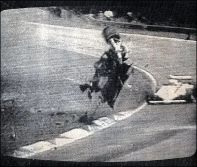 Beaucoup se souviennent du 8 mai 1982 : mauvaise ambiance chez Ferrari, entre Pironi et Villeneuve, dernières qualifications, Gilles repart frustré et veut battre le temps de Didier. Il a roulé sur la roue d'un retardataire et l'équilibriste s'est rompu.
'' Personne ne peut faire de miracle, mais avec Gilles, on se demande'', avait dit Jacques Laffite.
