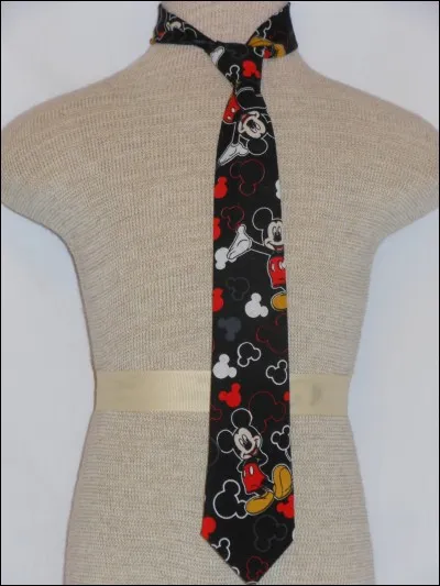 En 1973, quel État a adopté le bolo comme cravate officielle ?