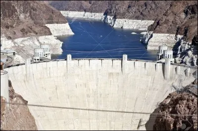 Quel fleuve a sculpté l'une des merveilles du monde, le Grand Canyon, et en alimente une autre, le barrage Hoover ?