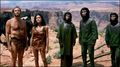 La Planète des singes (Planet of the Apes) est un film américain réalisé par Franklin J. Schaffner, sorti en 1968. Qui est l'auteur du roman qui a inspiré le film ?