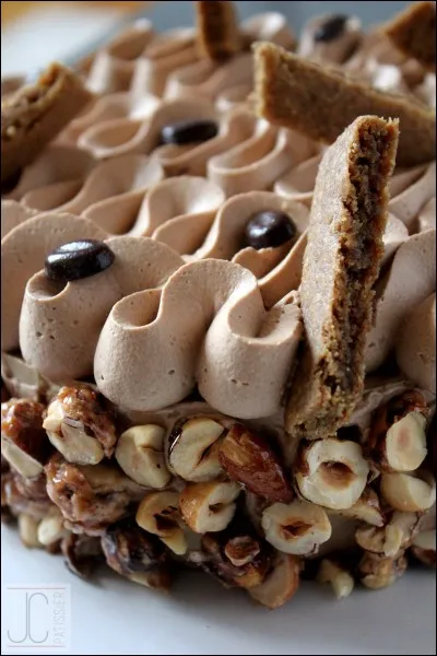 Quel est ce gâteau connu pour sa crème au beurre parfumée avec un délicieux café éthiopien ou yéménite ?