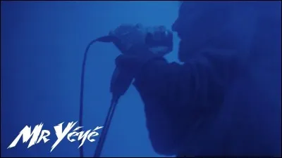 "Tous ces gens passaient dans la rue avec leur ballon, violet et blanc". De quelle chanson viennent ces paroles ?