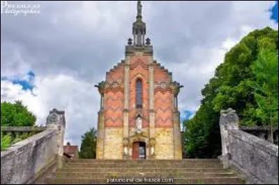 Vous avez sur cette image l'église Notre-Dame de la Salette d'Avermes. Ville d'Auvergne-Rhône-Alpes, en Sologne bourbonnaise, elle se situe dans le département ...