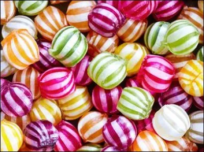 MATHÉMATIQUES - J'ai 11 bonbons. Un ami m'en donne 3 fois plus. Combien en ai-je maintenant ?