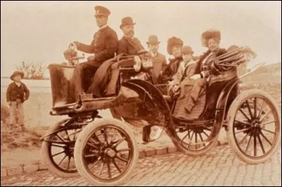 Qui a d&eacute;couvert cette force ?