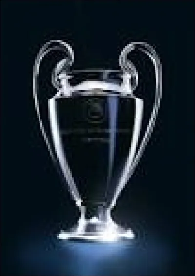 Quel est le surnom du trophée de cette compétition ?