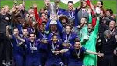 Quelle est l'équipe la plus titrée avec 12 finales gagnées ?