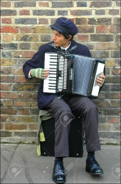 "L'Accordéoniste" a été chantée par :