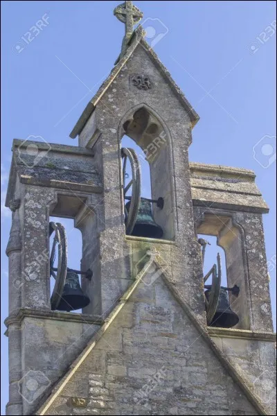 Savez-vous qui a chant&eacute; "Les trois cloches" ?