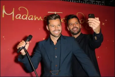 Complétez le nom de ce célèbre musée à Londres, "Madame...".