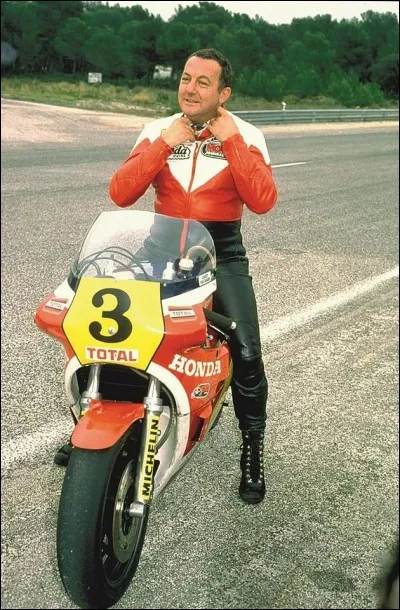 Quel âge a-t-il quand il meurt tragiquement le 19 juin 1986 dans un accident de moto ?