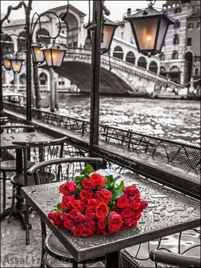 Quelle ville était triste pour Charles Aznavour ?