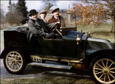 Dans la série télé "Brigades du tigre" quelle était la voiture du commissaire Valentin ?