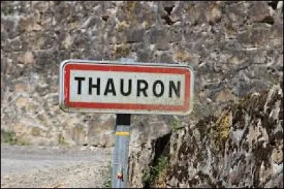 Nous terminons cette promenade à l'entrée de Thauron. Commune de l'ancienne région Limousin elle se trouve dans le département ...