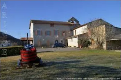 Nous descendons en Occitanie, à Saint-Julien-de-Gras-Capou. Petit village de 58 habitants, il se trouve dans le département ...