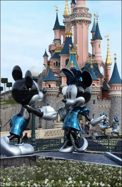 Dans quelle ville se situe Disneyland Paris ?