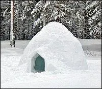 Que signifie Igloo dans la langue des Esquimaux ?