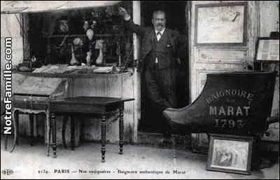 - Véronique : « Vous m'avez dit de pas dire Hardy. »

- L'animateur : « Bon je ne vais pas y passer la nuit, c'était un exemple ! C'est qu'un jeu ! On s'amuse. Bon allez, avec Télémagouilles, on en a »

- Véronique : « Plein les fouilles. »

- L'animateur : « Je persiste : question sur la Révolution française : qui a été assassiné dans sa baignoire ? »

Mamadou :