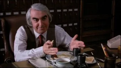 Qui a réalisé en 1982 "le Verdict", avec Paul Newman et James Mason ? La photo montre le juge Hoyle, interprété par Milo O'Shea, lors du procès.