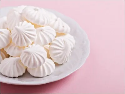 Quel dessert est réalisé à partir d'ufs fouettés ?