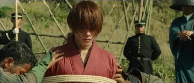 Le gouvernement a réellement l'intention de décapiter publiquement Kenshin après l'avoir capturé.