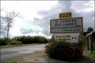 Nous sommes en Normandie, à l'entrée de Saint-Cornier-des-Landes. Ancienne commune, elle se trouve dans l'ex région ...