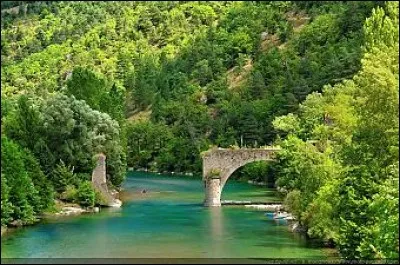 Quelle est la longueur de la Dordogne ?