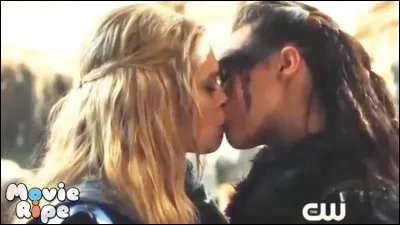 Avec qui couche Clark ?